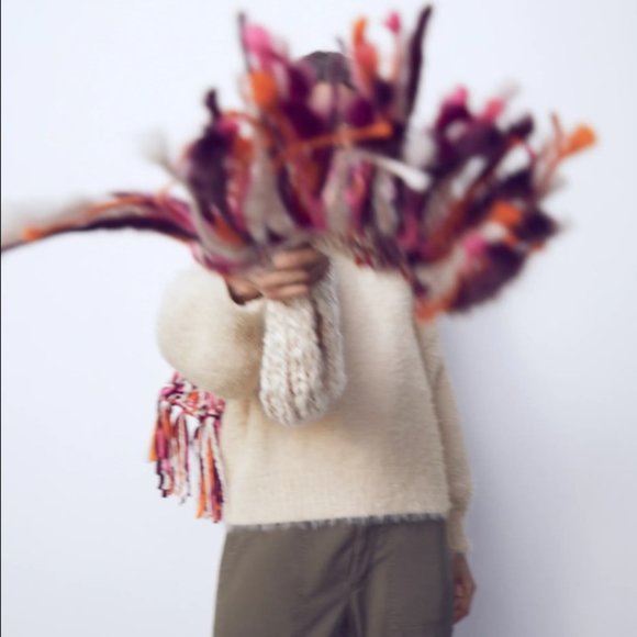 Zara Pink Knit Scarf with fringes - Picture 3 of 4